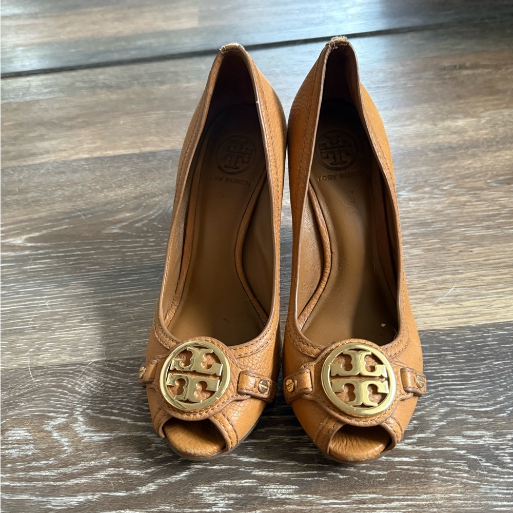 Authentic Tory Burch logo heels